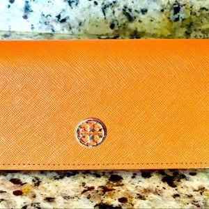 TORY BURCH AVIATOR SUNGLASSES